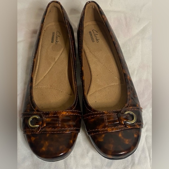 NWOT Clarks Collection Propose Spire Patent Leather Animal Print Flats Size 8M - Picture 2 of 6